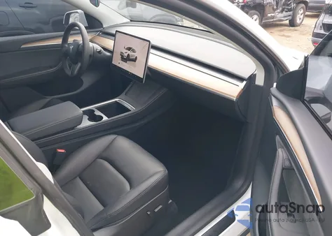 2025 Tesla Model Y Long Range Dual Motor Rear-Wheel Drive z USA, uszkodzony, nr VIN 7SAYGDED7SF229073